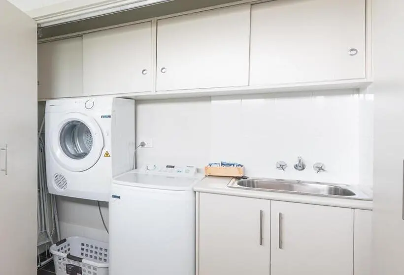 ２ベッドルームアパートメント, Warners Bay Apartments