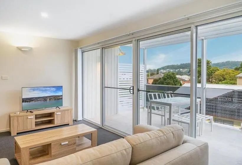 テラスつきの２ベッドルームアパートメント, Warners Bay Apartments