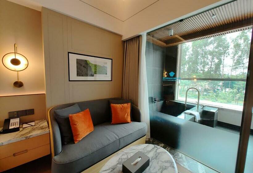 Номер Executive Кровать Кинг, Wyndham Grand Zhaoqing Downtown