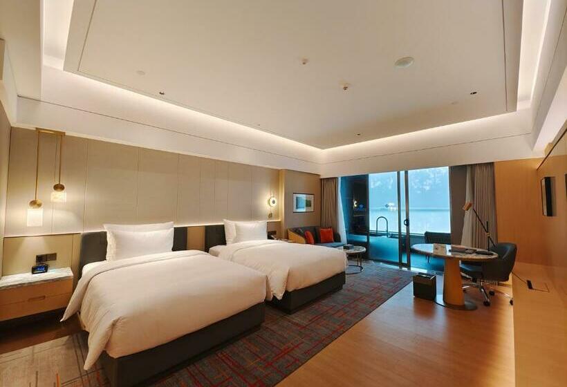 Номер Executive, Wyndham Grand Zhaoqing Downtown