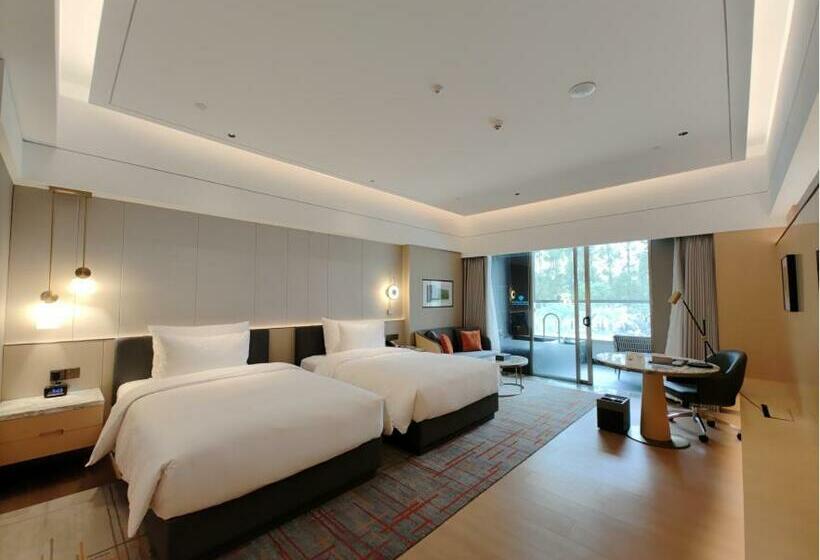 Номер Executive, Wyndham Grand Zhaoqing Downtown