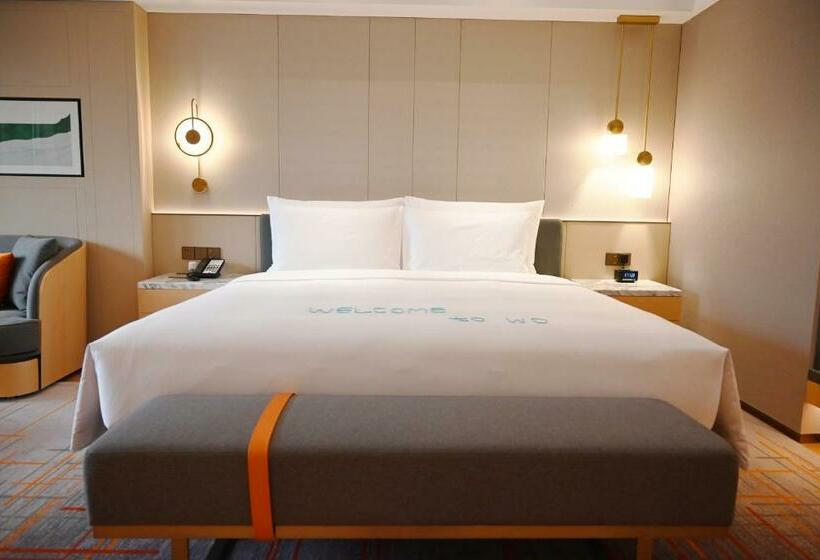 Superior room with lake view, Wyndham Grand Zhaoqing Downtown