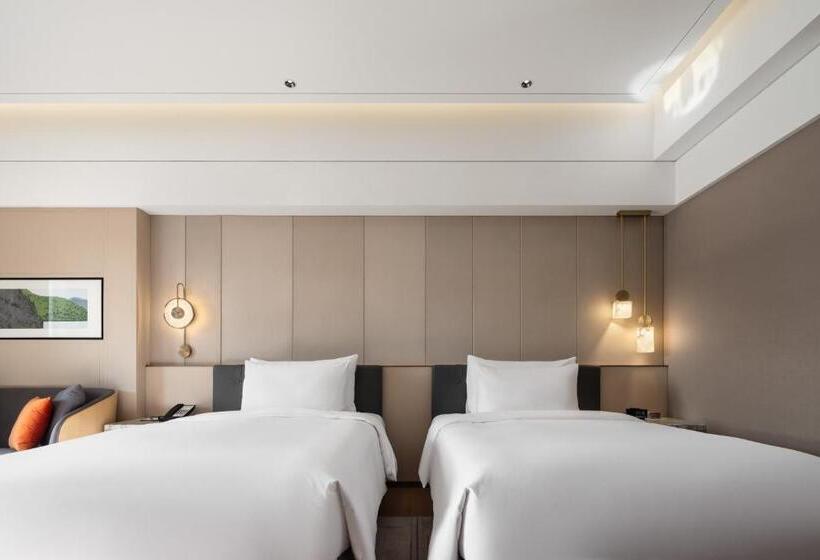 Номер Deluxe Вид на Озеро, Wyndham Grand Zhaoqing Downtown