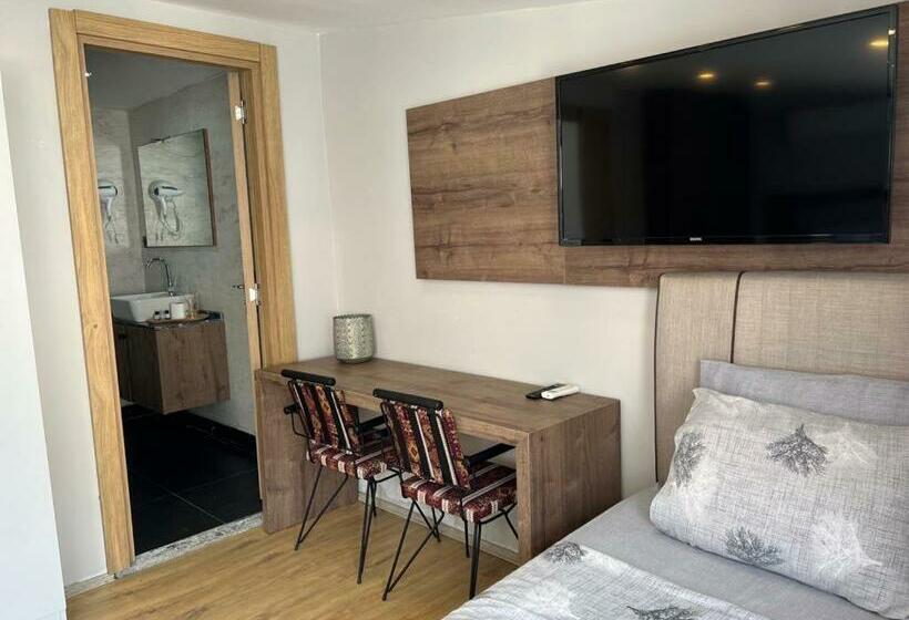 Pokój Trzyosobowy Standard z Balkonem, Besiktas Guest