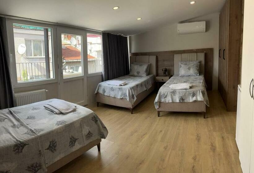 Pokój Trzyosobowy Standard z Balkonem, Besiktas Guest