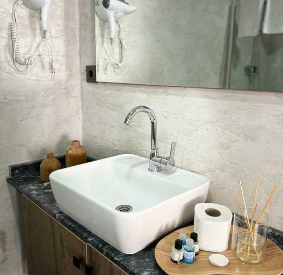 Pokój Trzyosobowy Standard z Balkonem, Besiktas Guest