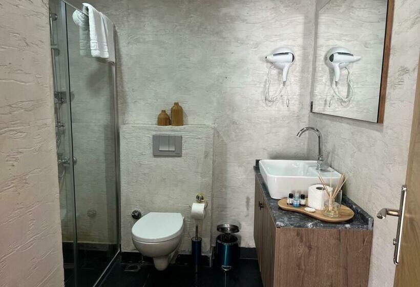 Pokój Trzyosobowy Standard z Balkonem, Besiktas Guest