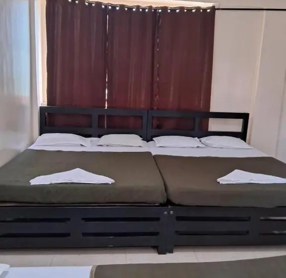スタンダード４人部屋, Cherry Blossom Guest House