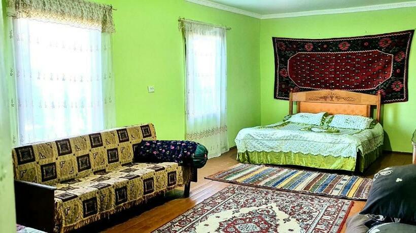 غرفة ديلوكس, Papi Aygi