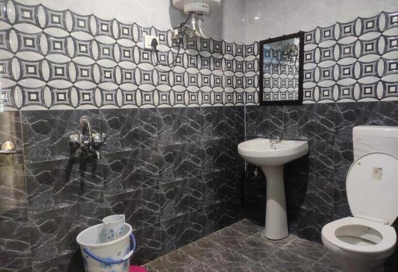 غرفة قياسية سرير كينج, Nirbana Heights