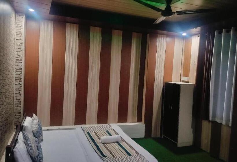 غرفة قياسية سرير كينج, Nirbana Heights