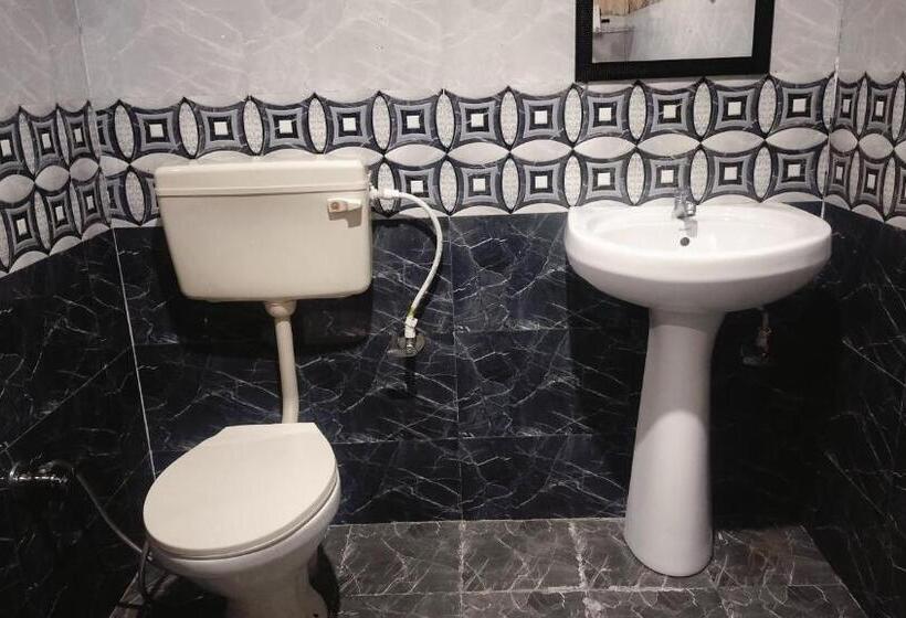 غرفة قياسية سرير كينج, Nirbana Heights