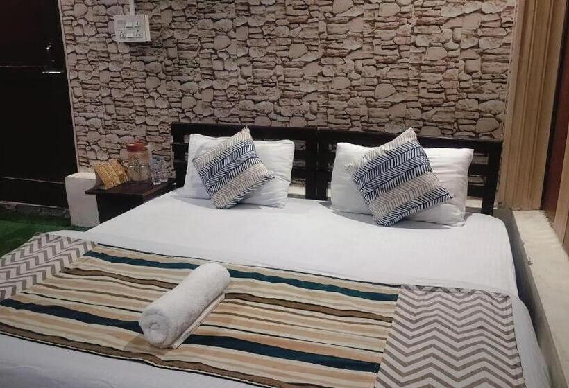 غرفة قياسية سرير كينج, Nirbana Heights