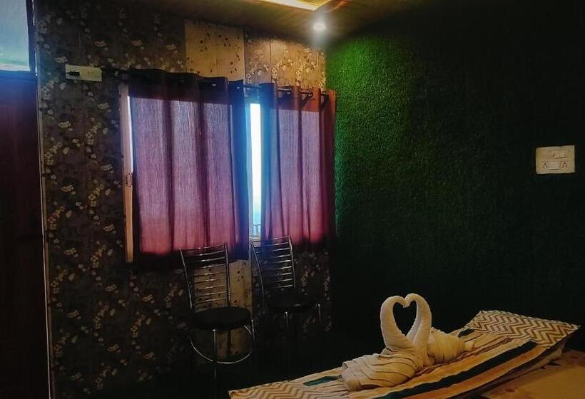 غرفة ديلوكس, Nirbana Heights