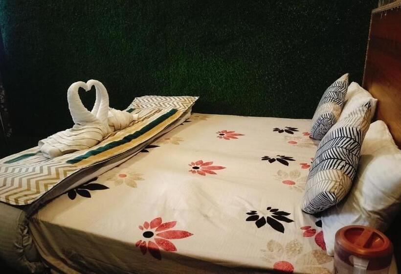 غرفة ديلوكس, Nirbana Heights