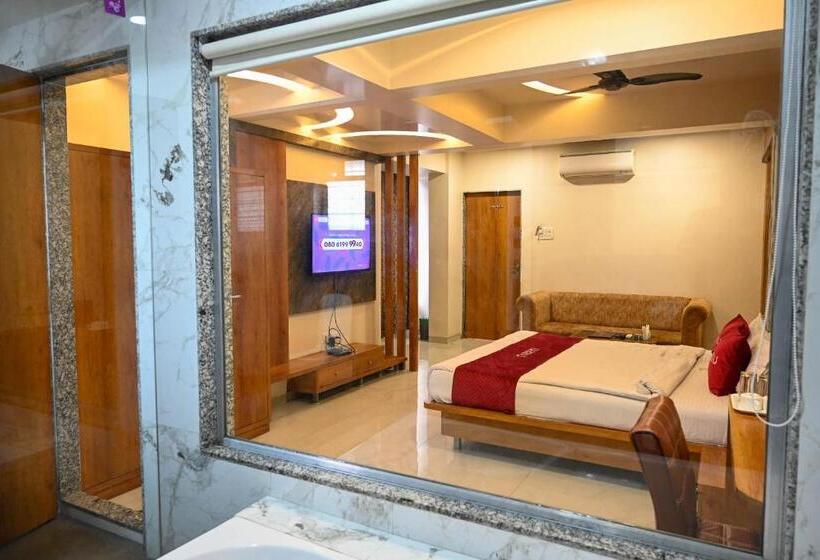 标准间, Adiraj Residency