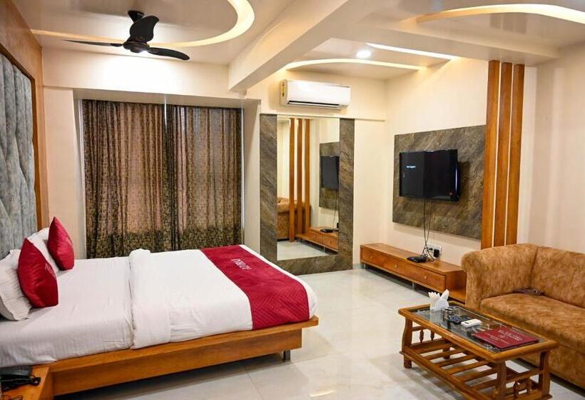 套房, Adiraj Residency