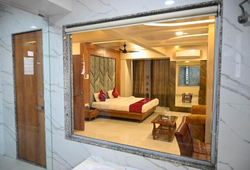 套房, Adiraj Residency