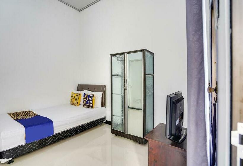 Economy Room, Spot On 91745 Rumah Kost Gresik Syariah