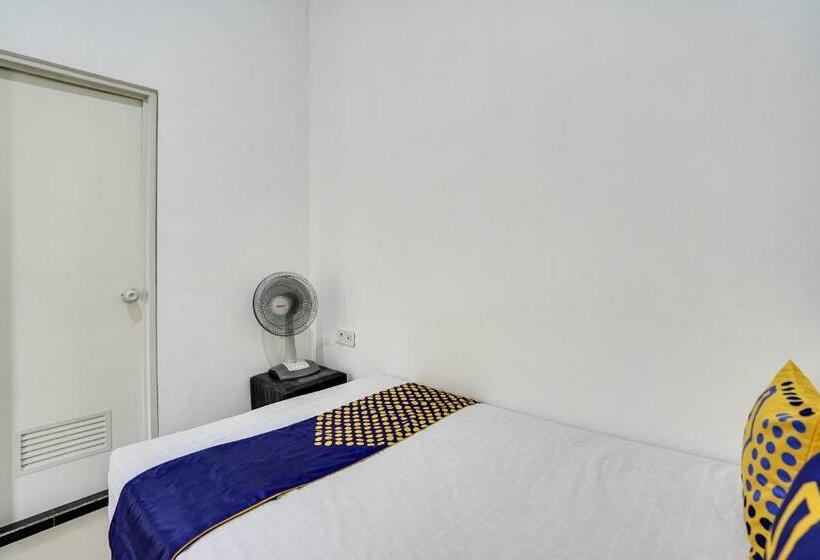 Economy Room, Spot On 91745 Rumah Kost Gresik Syariah