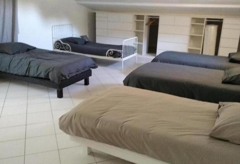 Дом 1 Спальня, Demeure Du Dragon 5 Chambres Piscine  10 Lits   Personnes
