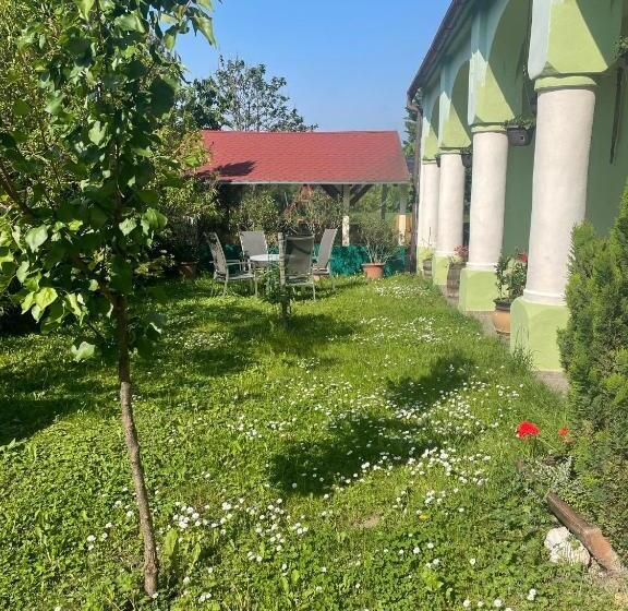 בקתת חדר, Na úpatí Pálavy