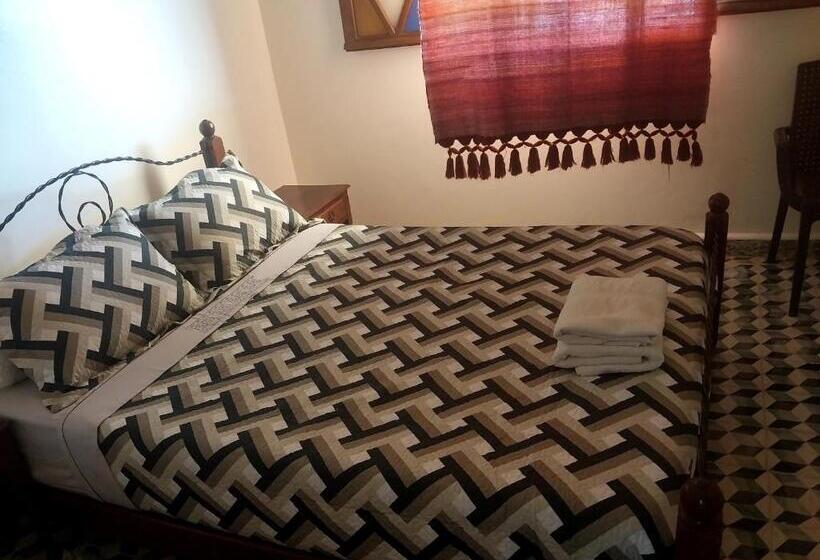 标准间带露台, Touraghine