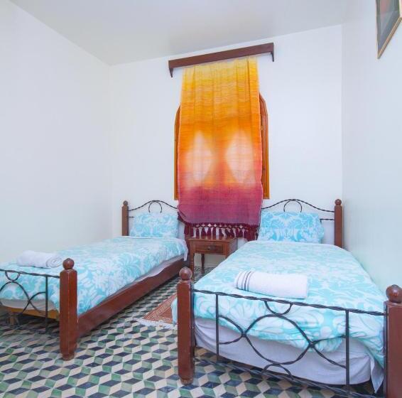 标准间, Touraghine