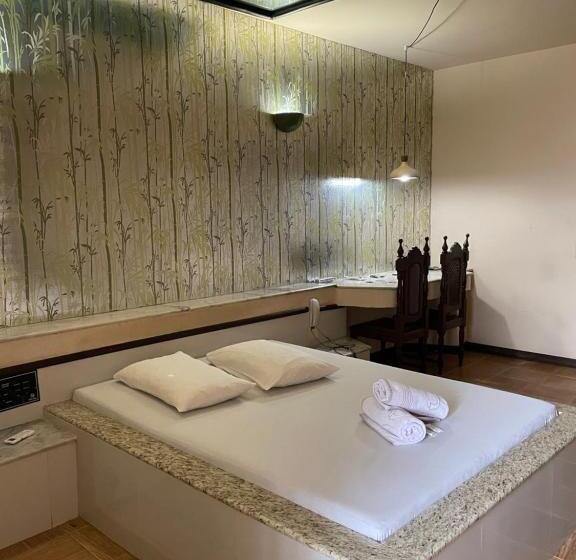 غرفة قياسية, Motel Village