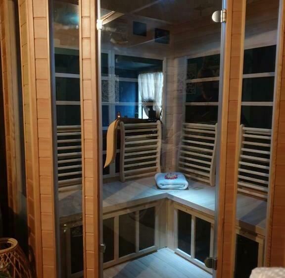 اتاق استاندارد, Enchanted Escape