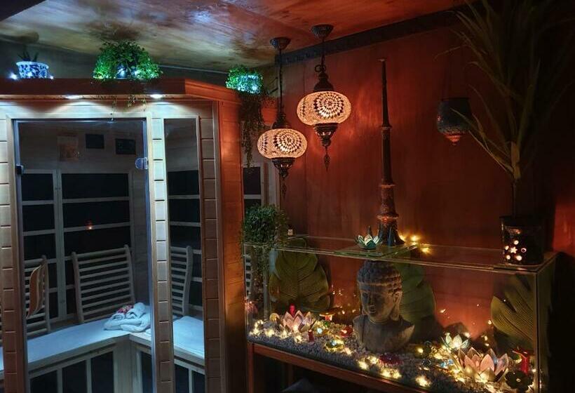 اتاق استاندارد, Enchanted Escape