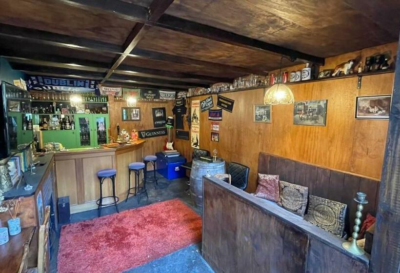 اتاق استاندارد, Enchanted Escape