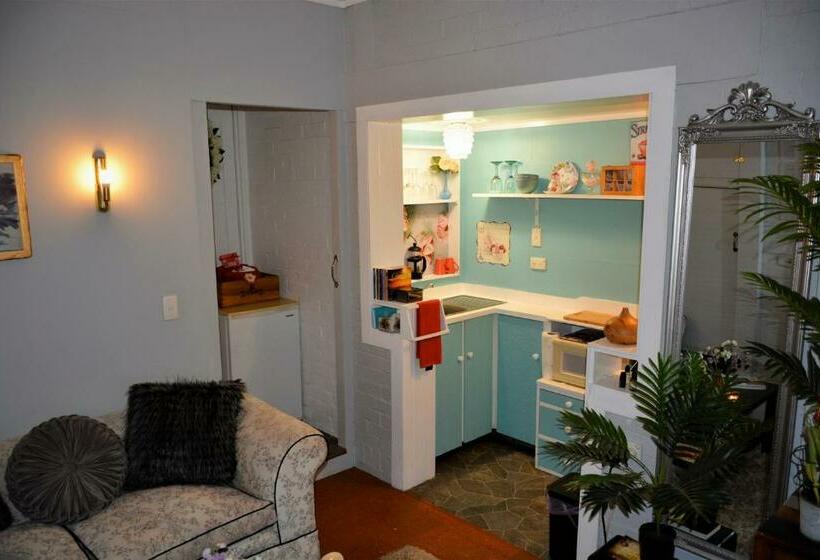 اتاق استاندارد, Enchanted Escape