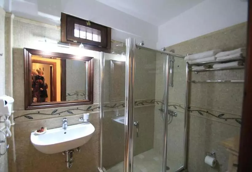 اتاق لوکس, Boutique Hotel Muzaka