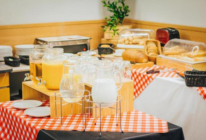 غرفة قياسية, Arena