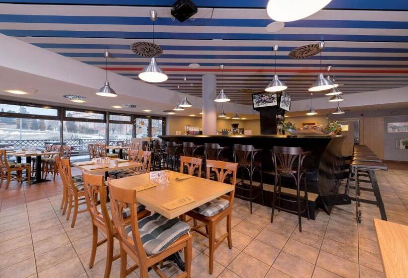 غرفة قياسية رباعية, Arena