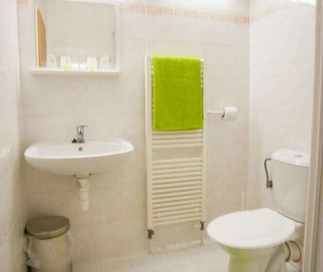 غرفة قياسية, Arena