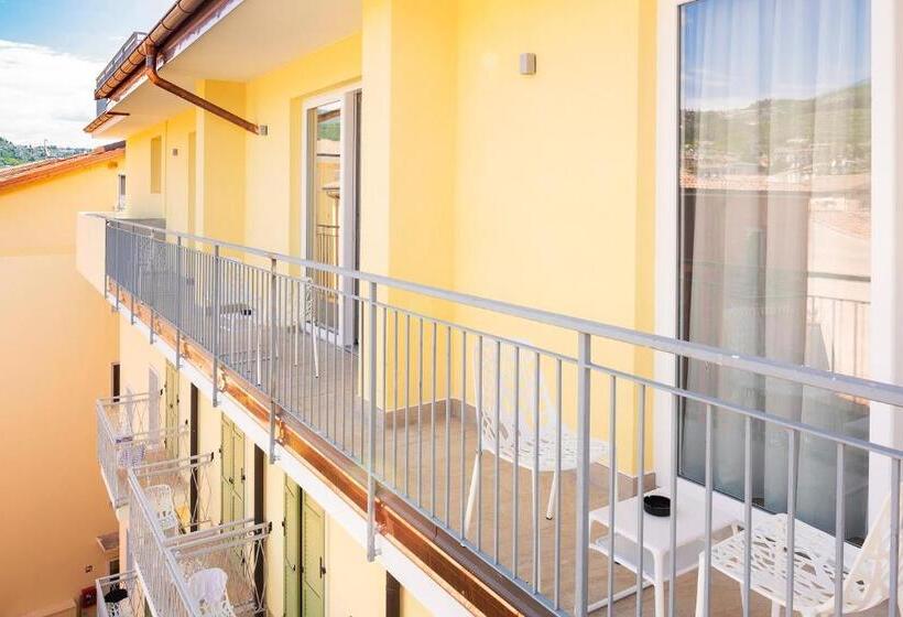 수피리어 룸, Centrale