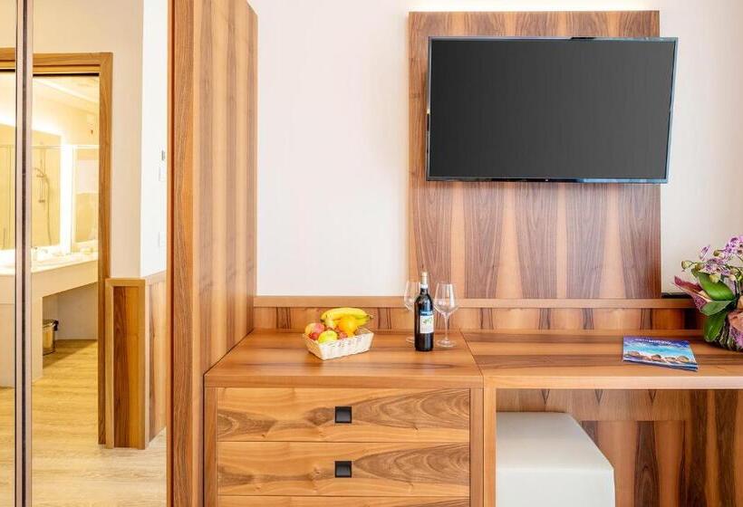 수피리어 룸, Centrale