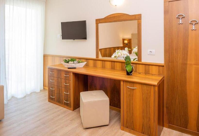 스탠다드 트리플 룸, Centrale