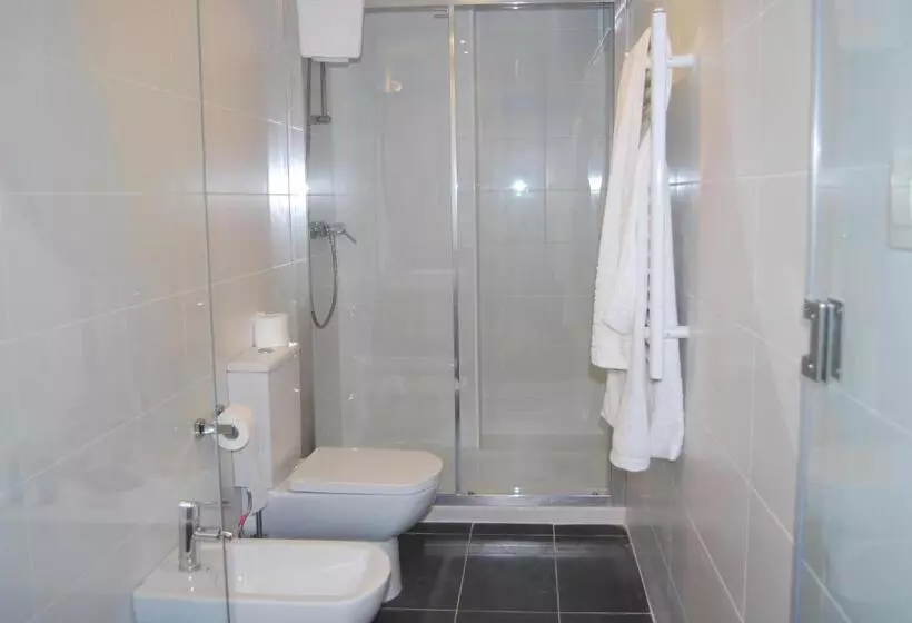 スタンダードトリプルルーム, El Mudayyan