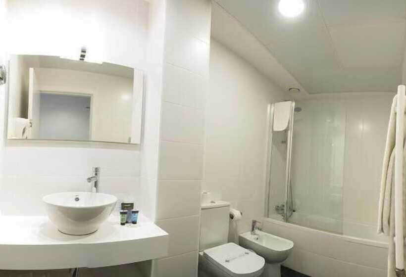 اتاق استاندارد سه نفره, El Mudayyan