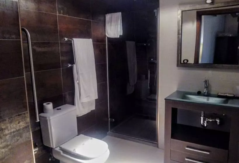 スタンダードトリプルルーム, El Mudayyan
