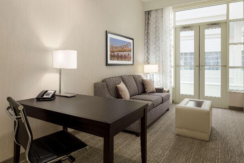 سوئیت پریمیوم, Embassy Suites Louisville Downtown