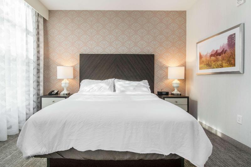 سوئیت پریمیوم, Embassy Suites Louisville Downtown