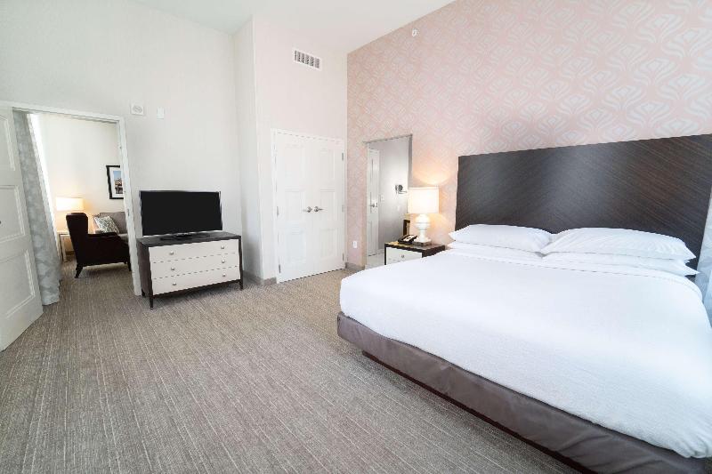 سوئیت با تخت بزرگ, Embassy Suites Louisville Downtown