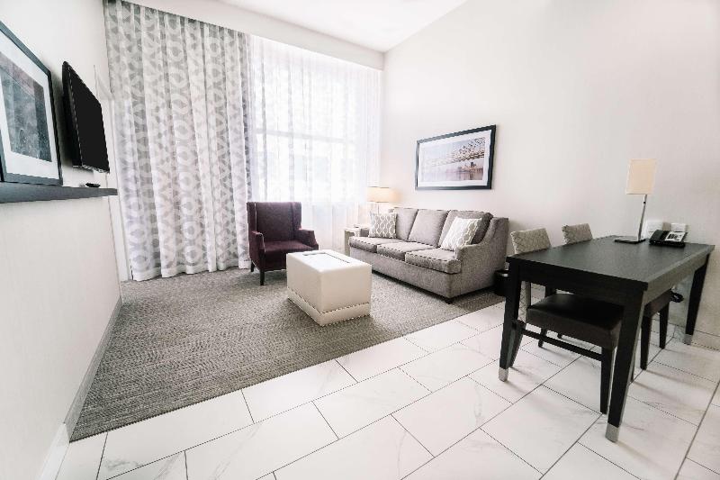 سوئیت با تخت بزرگ, Embassy Suites Louisville Downtown