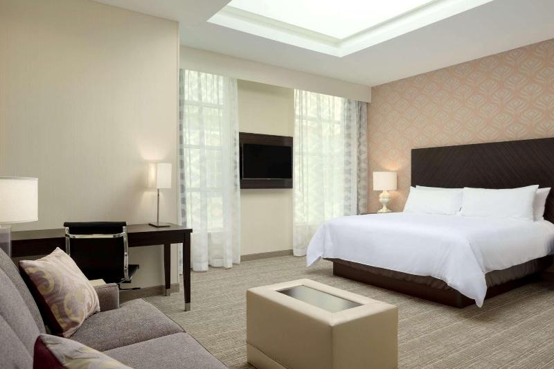 سوئیت پریمیوم, Embassy Suites Louisville Downtown