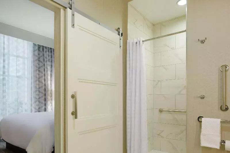身障者適用スイートルーム, Embassy Suites Louisville Downtown