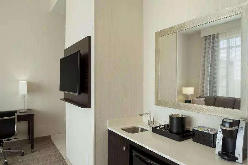 身障者適用スイートルーム, Embassy Suites Louisville Downtown
